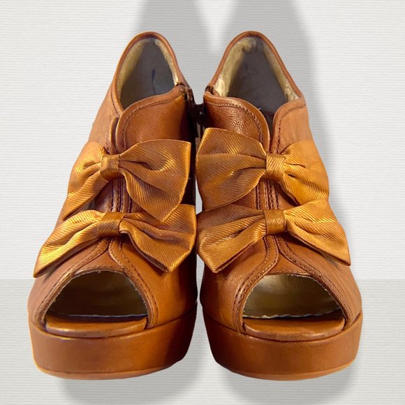 Poetic Licence London Heels size 6.5 US, 4.5" heel Brown/Tan with two bows - Picture 11 of 12